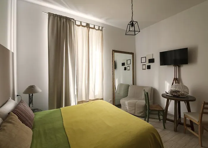 Of Arts Bed & Breakfast 4*