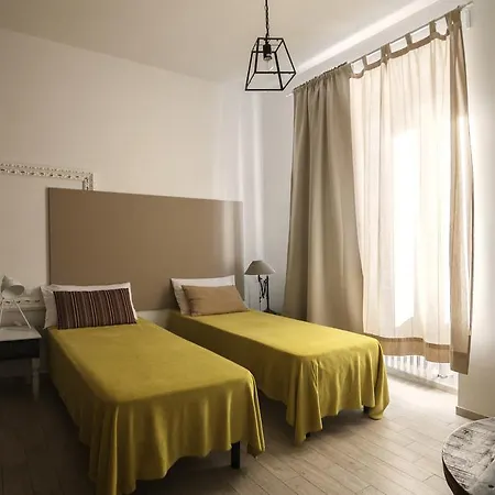 Of Arts Bed & Breakfast 2*