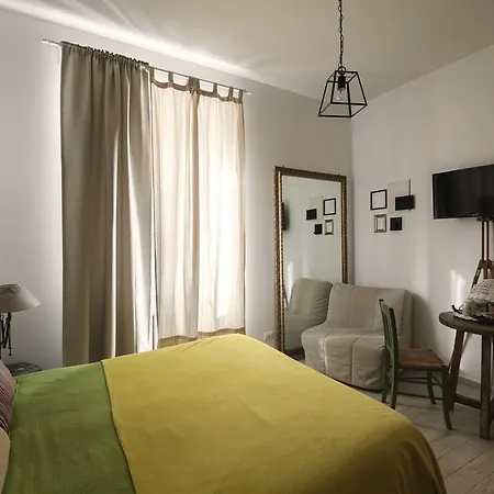 Of Arts Bed & Breakfast 2*